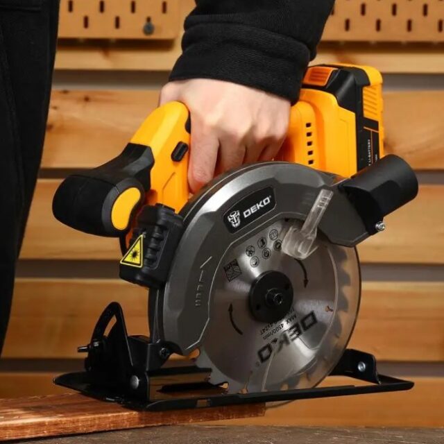 Модель предназначена для выполнения прямолинейных пропилов в древесине и пластмассе